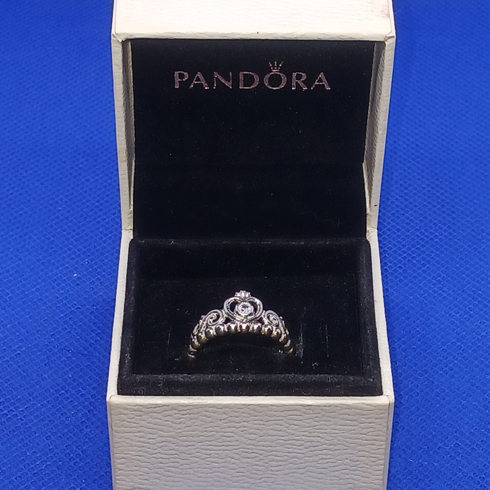 Pandora Sterling Silver Retired Crown Ring with box.